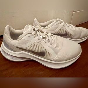 NIKE womens sneakers